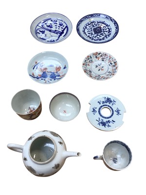 Lot 5101 - 18th century Chinese export porcelain teapot, decorated en grisaille with flowers and insects. Together with a collection of other Chinese and Asian porcelain to include a Kakiemon type beaker....