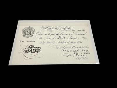 Lot 441 - G.B. - Bank of England Beale white Five Pound banknote, London 14 June 1951, prefix U91 EF-GEF (1 banknote)