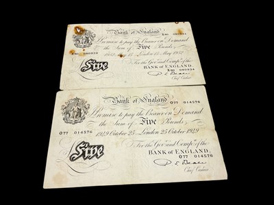 Lot 442 - G.B. - Bank of England Beale white Five Pound Banknotes x 2 to include London 25 October 1949, prefix O77 (N.B. Creased & with pin damage above prefix number - top right) otherwise GF and Lo...