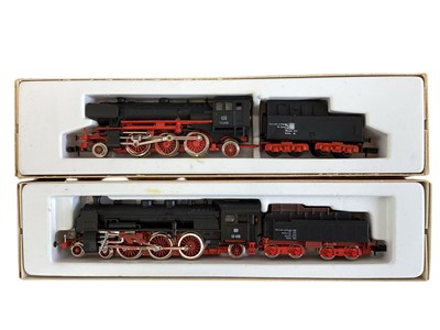 Lot 1915 - Arnold Rapido N Gauge 4-6-2 DB black & red locomotives with eight tender, No.0221 & 2-6-4 DB black & red locomotive No.0220, both boxed (2)