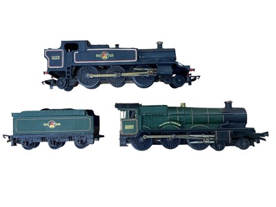 Lot 1923 - Tri-ang TT Gauge 4-6-2 BR green Castle Class locomotive Windsor Castle 4082 & 2-6-2 BR black 61XX Piarie tank engine, plus BR green tender, all unboxed (3)