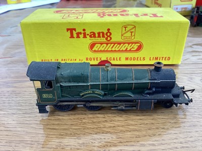 Lot 1928 - Tri-ang TT Gauge lined green 4-6-0 Castle Class Tintagel Castle locomotive 5011, boxed T91 (1)