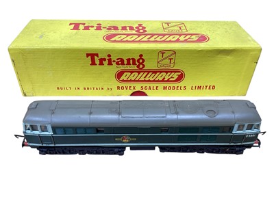 Lot 1933 - Tri-ang TT Gauge BR green AIA-AIA diesel electric locomotive D5501, boxed T96 (1)