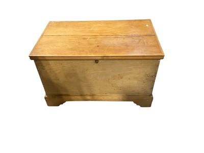 Lot 5225 - Antique pine blanket box