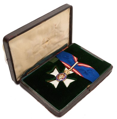 Lot 2 - Commander of the Royal Victorian Order, silver gilt and enamel neck badge (numbered C971) in case of issue