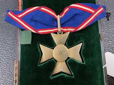 Lot 2 - Commander of the Royal Victorian Order, silver gilt and enamel neck badge (numbered C971) in case of issue