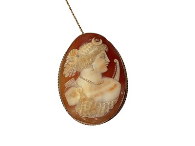 Lot 51 - Carved shell cameo depicting a classical female bust, in 9ct gold brooch mount