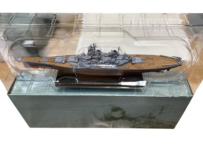 Lot 1949 - Atlas Editions 1:1250 Legendary Warship Collection diecast models including American USS Missouri 7134106, USS Massachusetts 7134127, USS Hornet 7134111, USS Arizona 7134115 & USS Lexington...