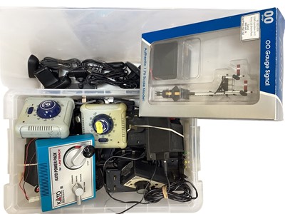 Lot 1903 - Selection of N Gauge track, Kato Model No.22-014 Power Pack for Unitrack & Switches, Bachmann 5 power packs and Dapol Signals (2 boxes)