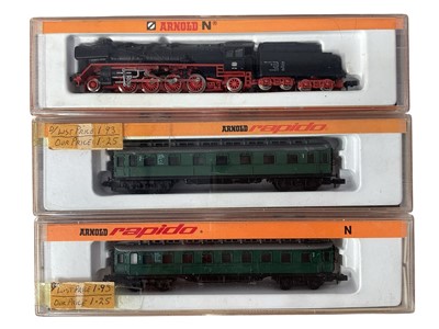 Lot 1988 - Arnold Rapido N Gauge DB black & red tender locomotive No.2512, plus two coaches & two wagons, all boxed (5)
