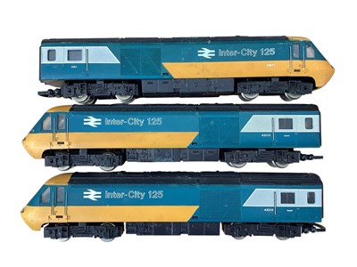 Lot 2010 - Hornby OO Gauge BR blue & yellow Intercity HST125 power car 43010 (x2) & Dummy 40011, plus three coaches, all loose (6)