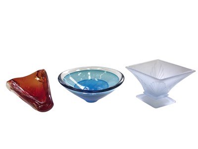 Lot 1144 - Collection of art glass vases, bowls and ornaments including a Caithness Moonflower paperweight (15)