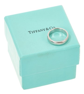 Lot Tiffany & Co. Platinum wedding ring in original box