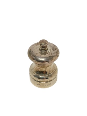 Lot 255 - Contemporary silver pepper grinder, (London 1995), 7.6cm in overall height.