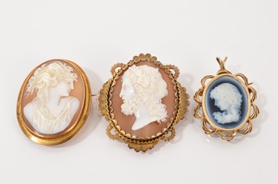 Lot 468 - Three cameo brooches