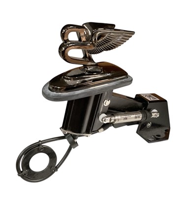 Lot 35 - Modern Bentley black finish retractable flying B car mascot with mechanism, (new and un-used).