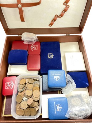 Lot 498 - World - Mixed coinage to include G.B. George VI Maundy Oddments 1947 2d, 3d, 4d A. UNC, Isle of Man silver decimal coin year sets 1976, 1977, Franklin Mint Coronation Jubilee sterling silver fiv...