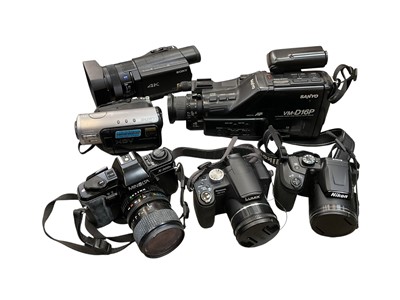 Lot 2358 - Group of cameras and accessories