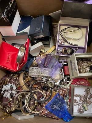 Lot 171 - Quantity of costume jewellery, wristwatches and bijouterie