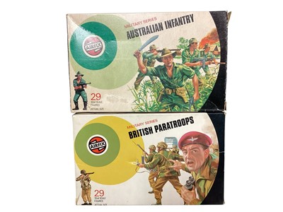 Lot 2083 - Airfix 1970's 1:32 scale Military Series Target Pattern WWII soldiers including Austrian, German, Japanese & American Infantry and British Paratroopers, boxed (29 pieces) (5)