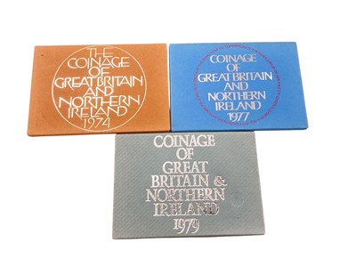 Lot 517 - World - Mixed coinage to include G.B. Royal Mint Year proof sets 1972, 1973, 1974, 1975, 1976, 1977, 1978, 1979, 1980 x 2, 1981, 1982, 1983, Australia 1oz silver Kookaburra 2013, Mexico 1oz silv...
