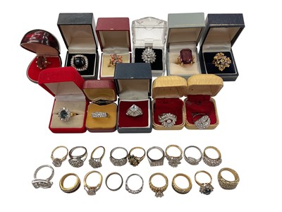 Lot 935 - Collection of approximately 29 gilt metal costume/dress rings