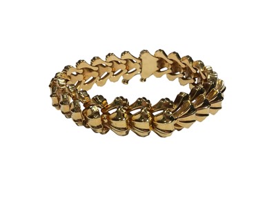 Lot 118 - Continental yellow metal bracelet with articulated links