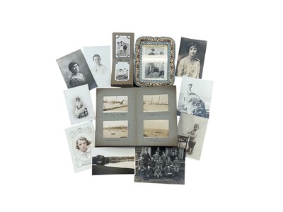 Lot 1467 - Large quantity of photographs - 1930s onwards including picture albums, antique & Historical, Travel & Holidays. Family, School & Sports