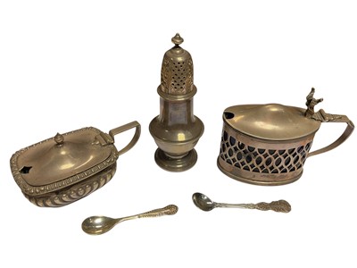 Lot 133 - Georgian silver pepper pot, together with two silver mustard pots with blue glass liners and two silver salt spoons