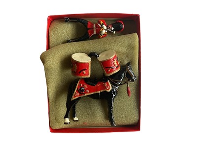 Lot 2515 - Tradition lead soldiers 2nd Dragoons (Royal Scots Greys) 1900, No.s M101, M102 (x2), M103 & M104, Soldiers of the World French soldiers, Ducal Colonel the Life Guards, M13, Gordon Highlander...