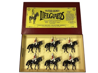 Lot 2517 - Britains lead soldiers, Seaforth Highlanders, Lifeguards, Gordon Highlanders plus Union Jacks, 36th Foot of Sheriff Muir, Types of Scottish Regiments 1880-1914, all boxed (8)
