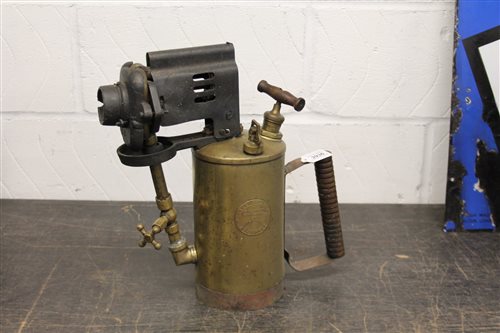 Lot 3936 - Lake & Elliot industrial brazing lamp