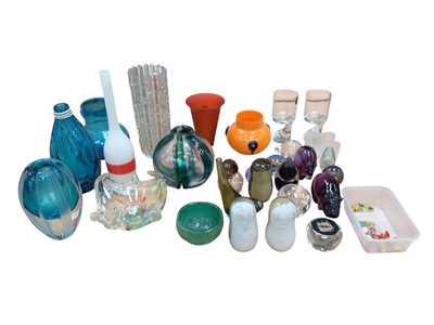 Lot 1267 - Quantity of art glass to include papers weights