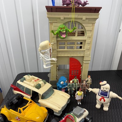 Lot 2091 - The Real Ghostbusters (c1984) Firehouse (incomplete) with original action figures/ghouls & vehicles, all loose (qty)