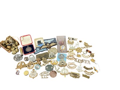 Lot 810 - First World War Silver War Badge No. 486920, together with various other Victorian and later military cap badges and buttons to include Obsever Corps and Suffolk Regiment, (1 box).