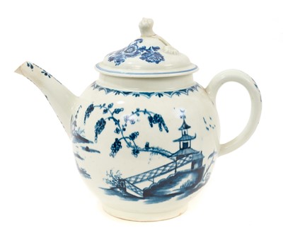 Lot Lowestoft blue and white large teapot, and a Worcester cover, circa 1765-70