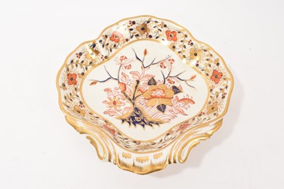 Lot 67 - Derby shell shaped dish, decorated in Imari style, circa 1815