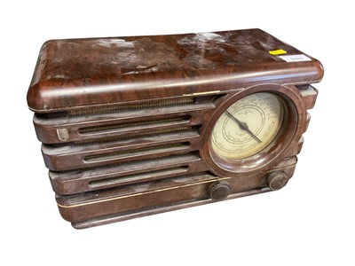 Lot 2597 - Vintage Philips brown Bakelite radio.