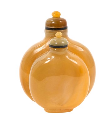 Lot 676 - Chinese jade or green hardstone double gourd form snuff bottle, 7cm high