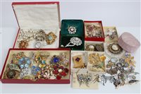 Lot 3369 - Collection of vintage costume brooches