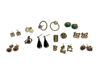 Lot 36 - Collection of 9ct gold and yellow metal gem set earrings