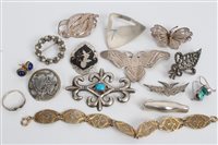 Lot 3350 - Group of Silverer and white metal...