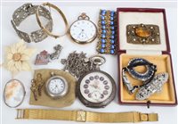 Lot 3353 - Vintage costume Jewellerylery - to include...