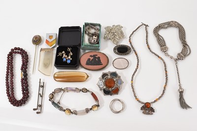 Lot 465 - Group of antique and vintage jewellery to include a Scottish agate brooch, similar bracelet, garnet bead necklace, Victorian Albertina/bracelet and sundry jewellery