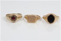 Lot 3361 - Three gentlemen's gold (9ct) rings - sizes O - P