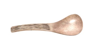 Lot 216 - *Gerald Benney CBE RDI (1930 - 2008), contemporary silver salt or preserve spoon, the stem with bark effect decoration, (London 1969), maker Gerald Benney, 7.4cm in overall length.