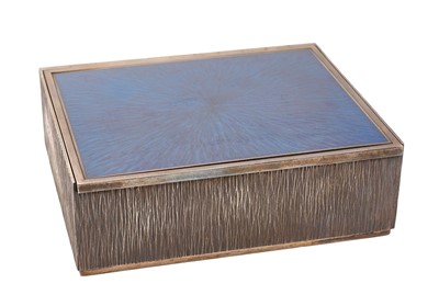 Lot 219 - *Gerald Benney CBE RDI (1930 - 2008), fine contemporary silver jewellery / trinket box of rectangular form with all round bark effect decoration, the flush fitting hinged lid set with a panel of...