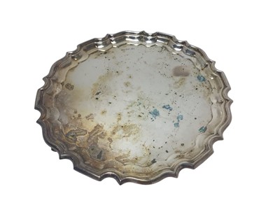 Lot 280 - Contemporary Georgian style silver salver with piecrust edge, raised on three scroll feet (Sheffield 1959), maker Walker & Hall, 21cm diameter, approximately 13oz.