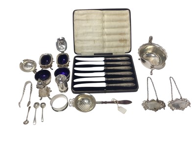Lot 282 - Group of various silver items to include a contemporary silver sauce boat, (Sheffield 1959), maker Viners, six tea knives with silver handles in a fitted case and silver tea strainer