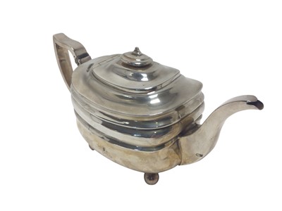 Lot 308 - George III silver teapot on four ball feet, 16.5ozs
